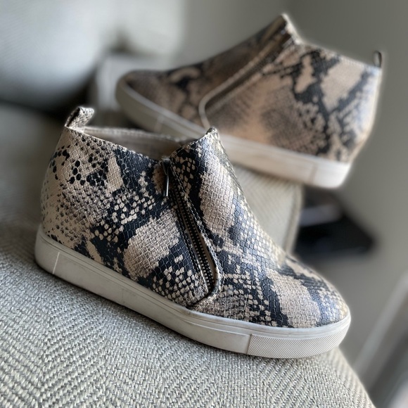 EUC Wedge Sneakers! - Picture 4 of 12